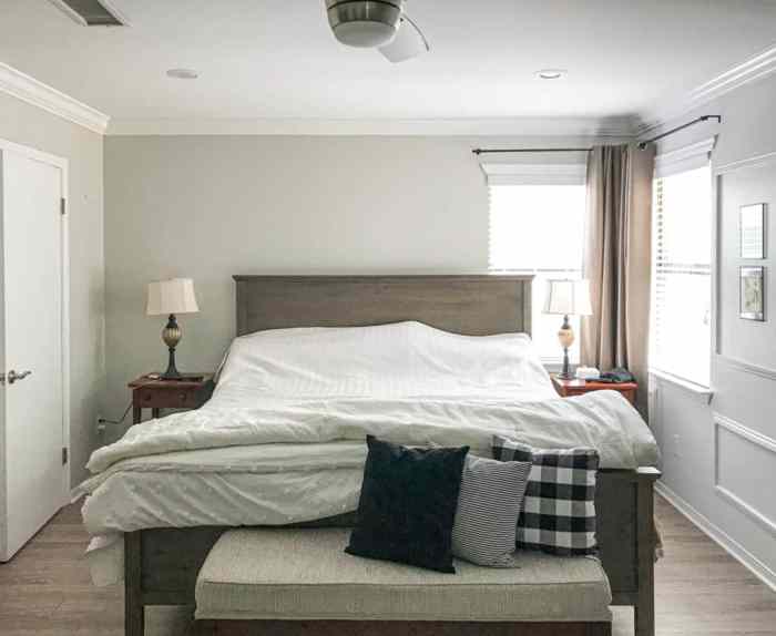 How to decorate a bedroom with corner windows