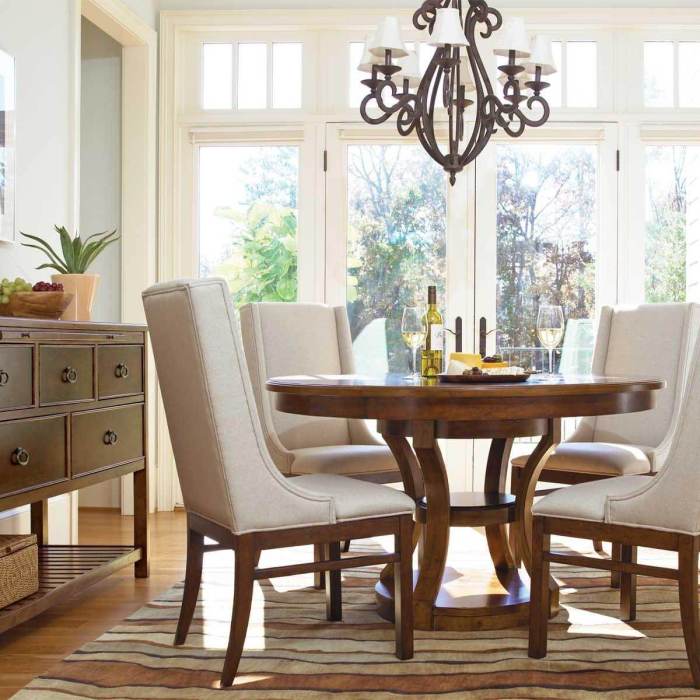 How to decorate a round living room table